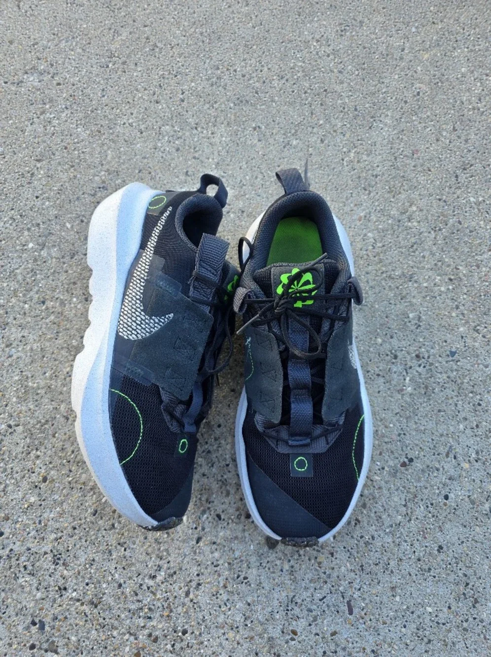 Nike Black and Green Athletic Sneaker Youth Boys 7Y